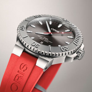Oris Aquis Date Relief con correa roja de caucho