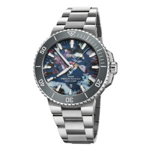 Oris Aquis Date Upcycle con brazalete de acero y esfera multicolor