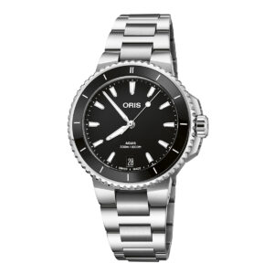 Oris Aquis Date con esfera negra y brazalete de acero