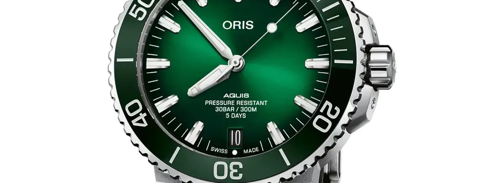 Oris Aquis Date Calibre 400 con esfera verde y correa de caucho negra.